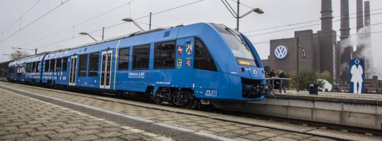 Energie & Management > Wasserstoff - Weltpremiere: Wasserstofftankstelle für Züge