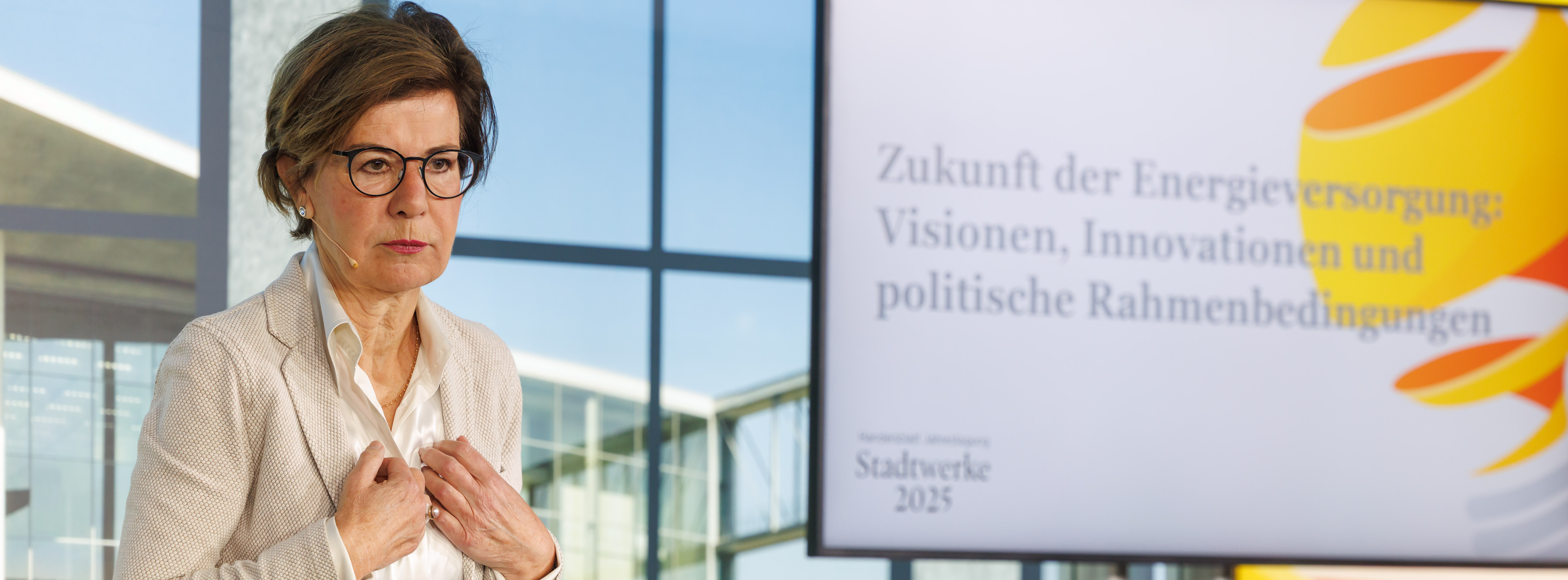 Energie & Management > Stadtwerke - „Aus dem energiewirtschaftlichen Zieldreieck wird ein Viereck“