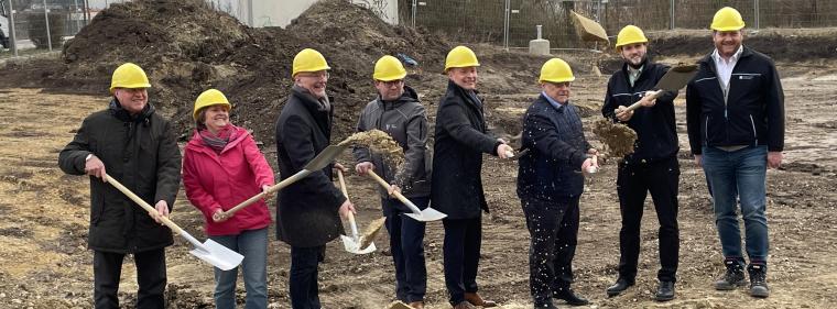 Energie & Management > Wärmenetz - Spatenstich für breiten grünen Wärmemix
