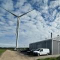 Energie & Management > Wasserstoff - Windkraftanlage direkt mit zwei Elektrolyseuren verbunden